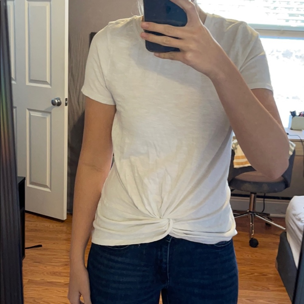 Universal Threads white tee with front knot